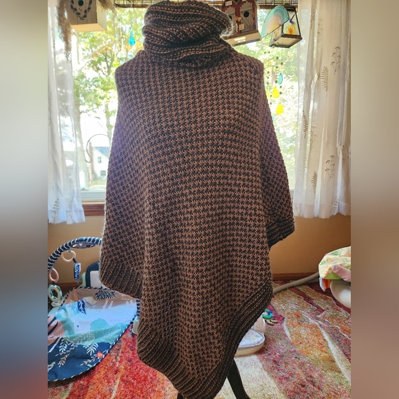 COCOGIO Italy Sweater Poncho - Picture 1 of 3